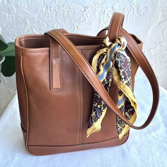 Coach Handbags - VINTAGE COACH HAMPTON LUNCH TOTE 7776 LIGHT BROWN GLOVE LEATHER